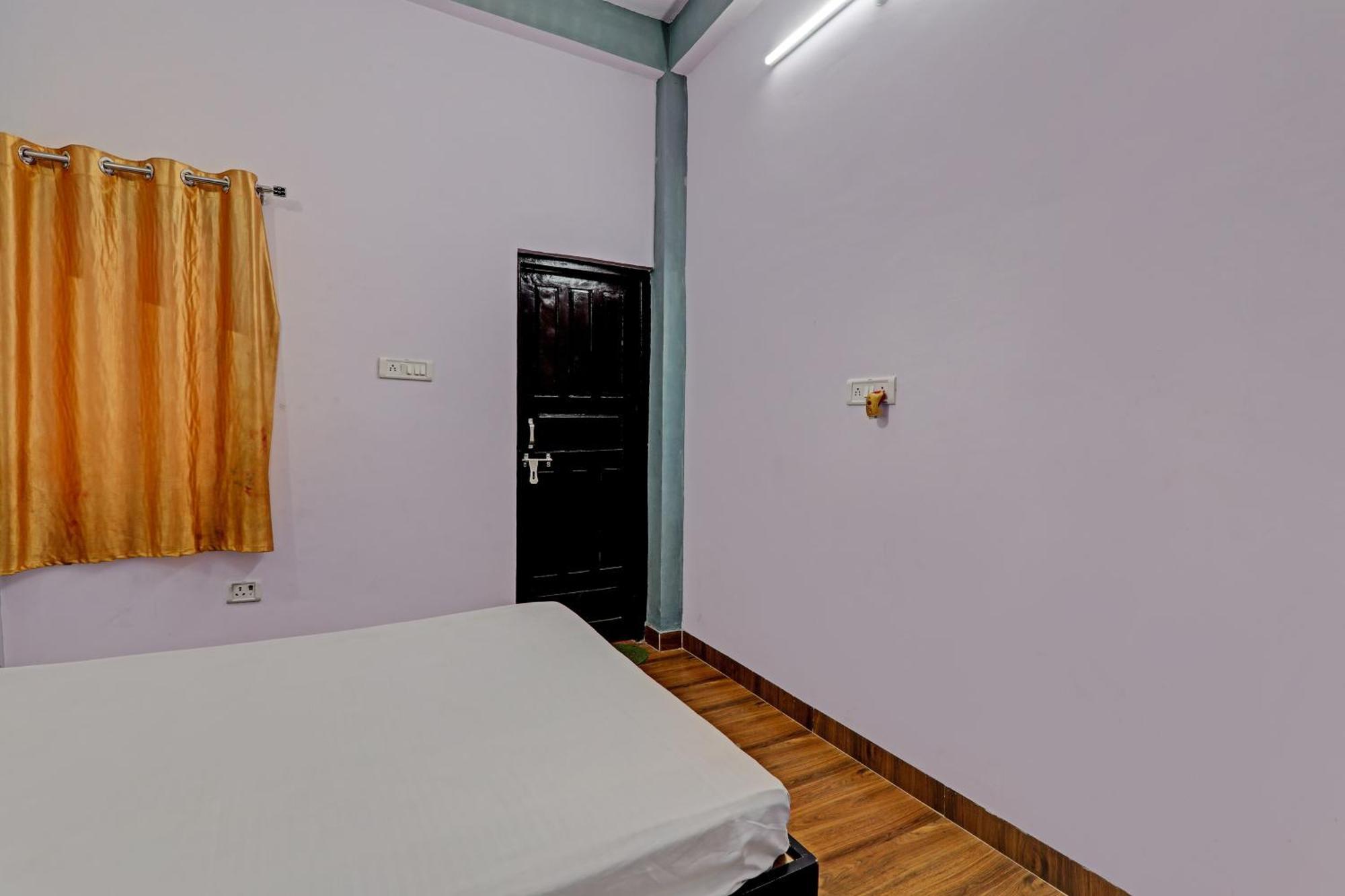 Oyo Hotel Crown Lucknow Esterno foto