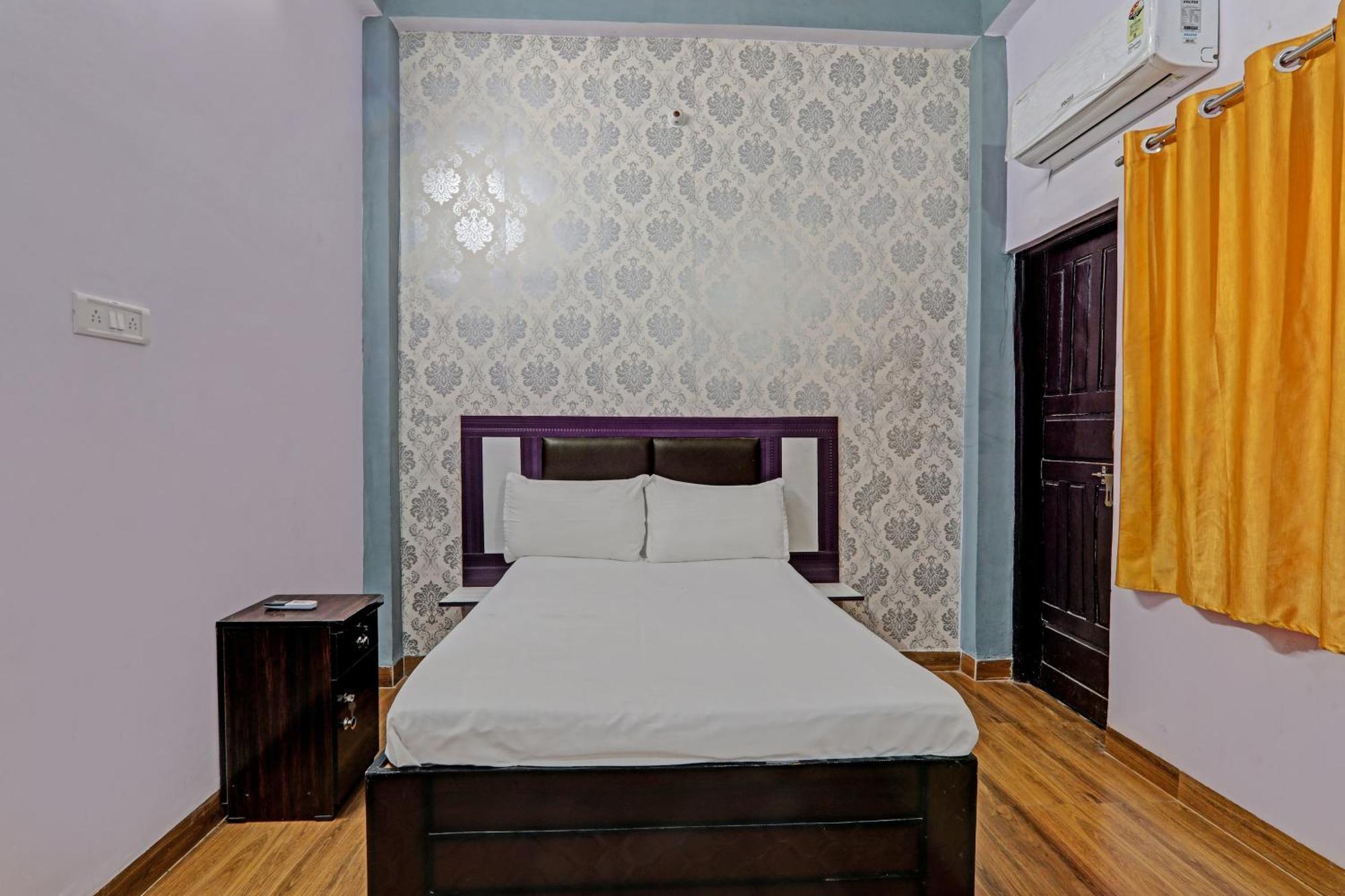 Oyo Hotel Crown Lucknow Esterno foto