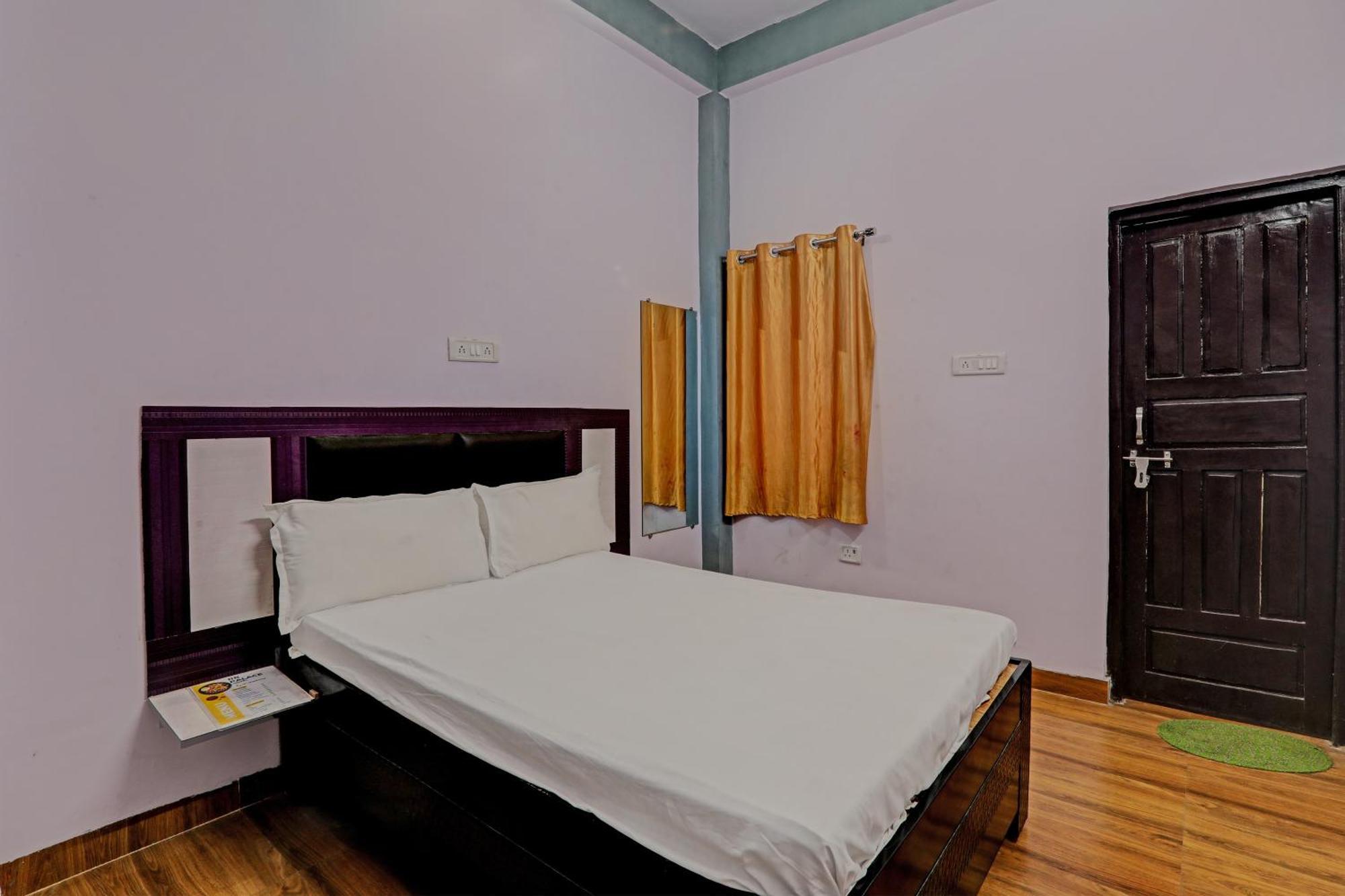 Oyo Hotel Crown Lucknow Esterno foto