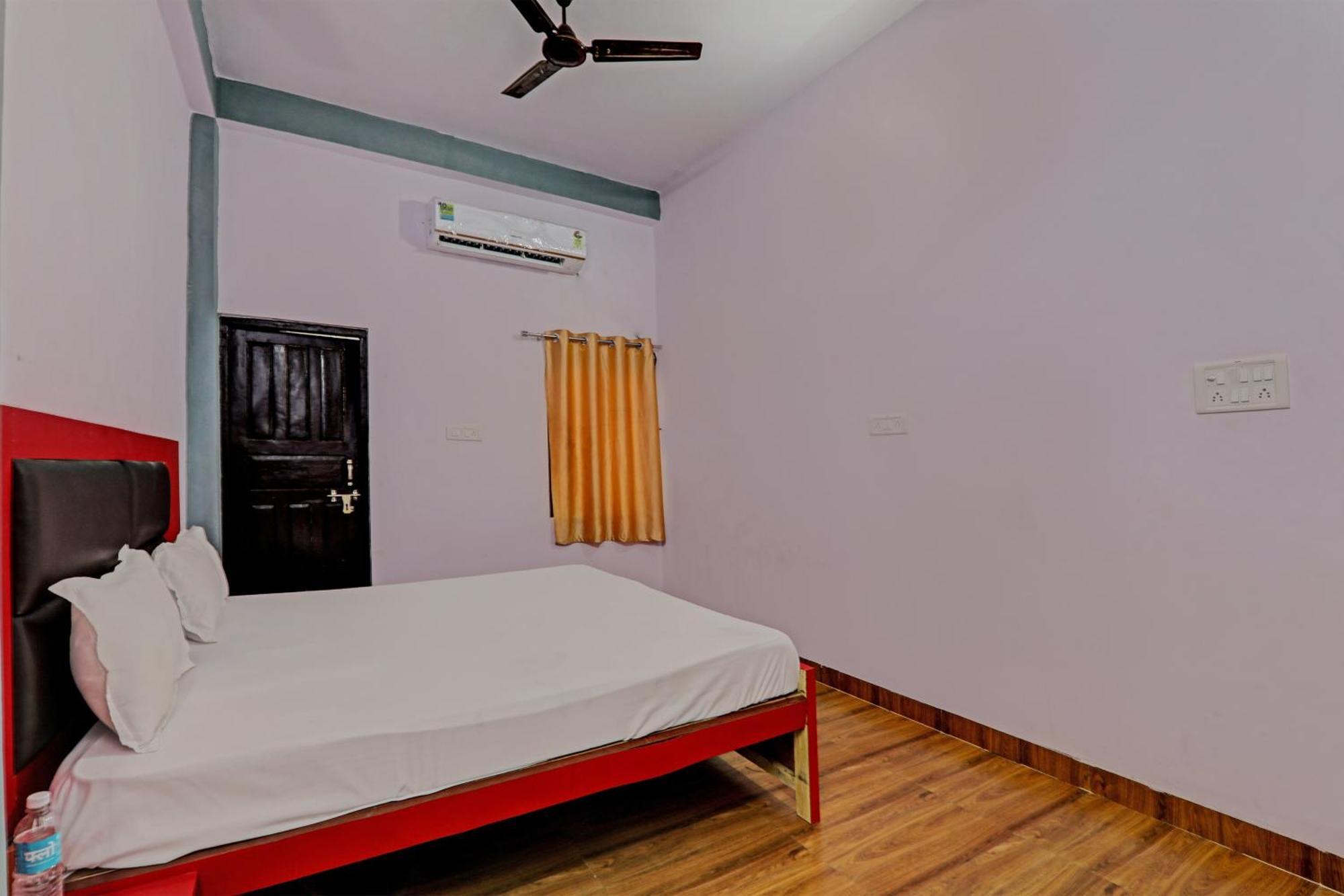 Oyo Hotel Crown Lucknow Esterno foto