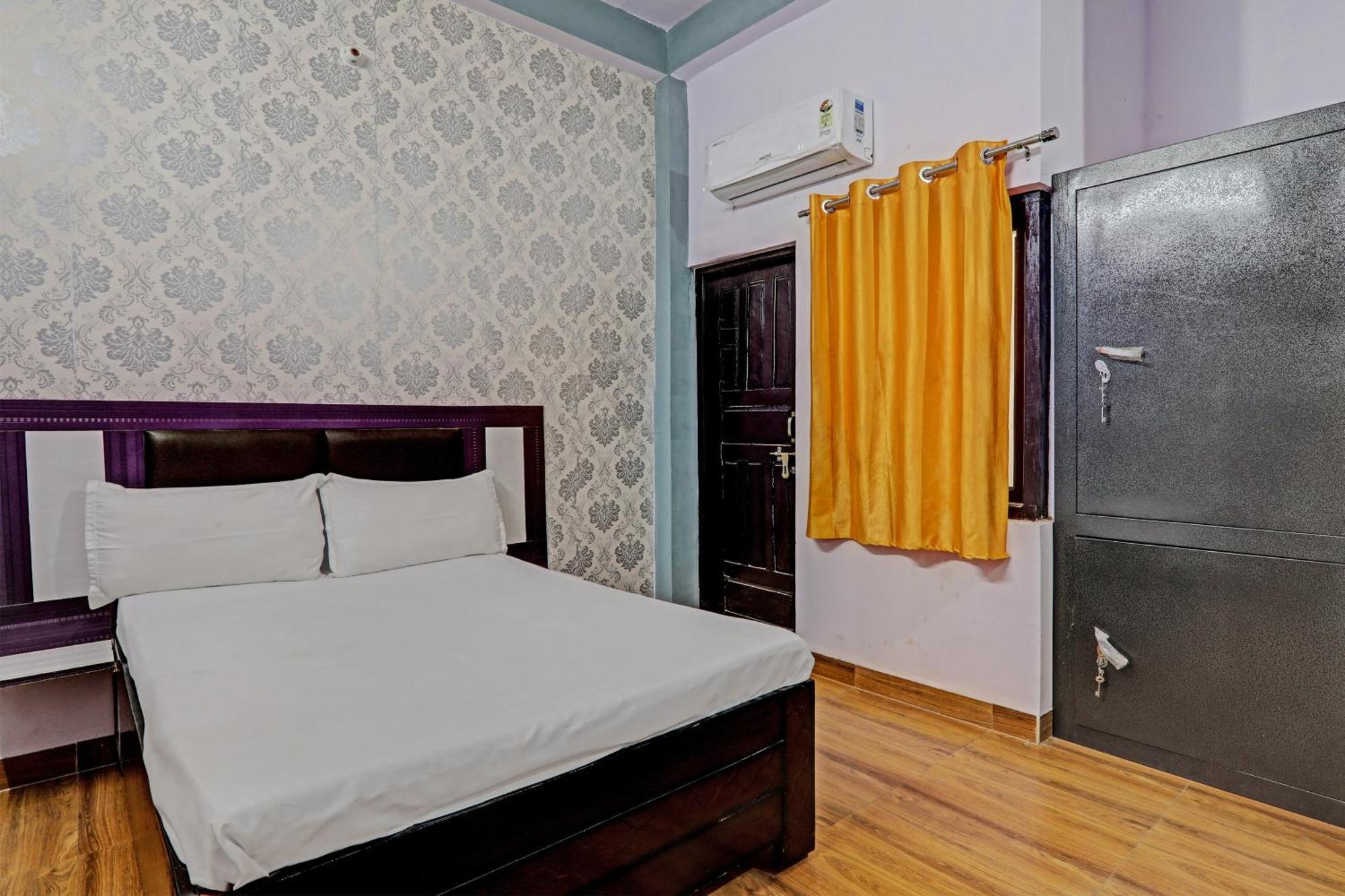 Oyo Hotel Crown Lucknow Esterno foto